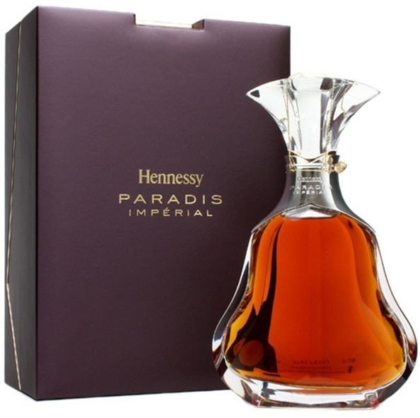 Акція на Коньяк Hennessy Paradis Imperial, 0.7л 40%, в подарочной упаковке (BDA1BR-KHE070-010) від Stylus