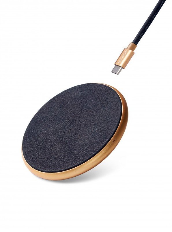 

Decoded Wireless Fast Charger Leather Pad 10W Gold Metal/Navy (D9WC2GDNY)