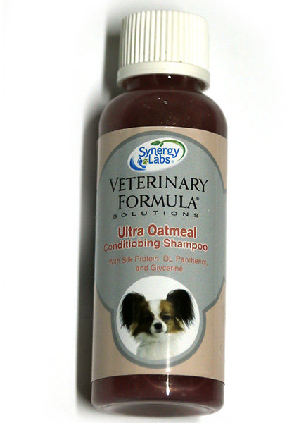 

Шампунь Veterinary Formula Ultra Moisturizing Shampoo для собак и кошек, с овсяной мукой, протеинами шелка, DL-пантенолом, глицерином, аромат малины и граната, 45 мл