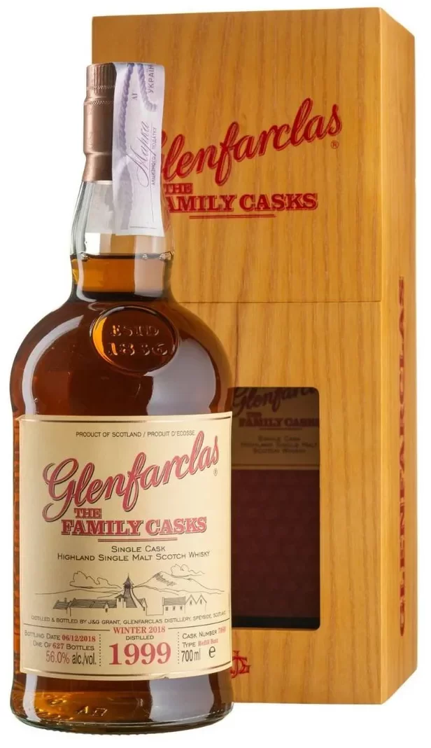 

Виски Glenfarclas The Family Cask 1999, wooden box 0.7 л (BWR4808)